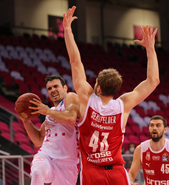 德和福登两 德和福登两