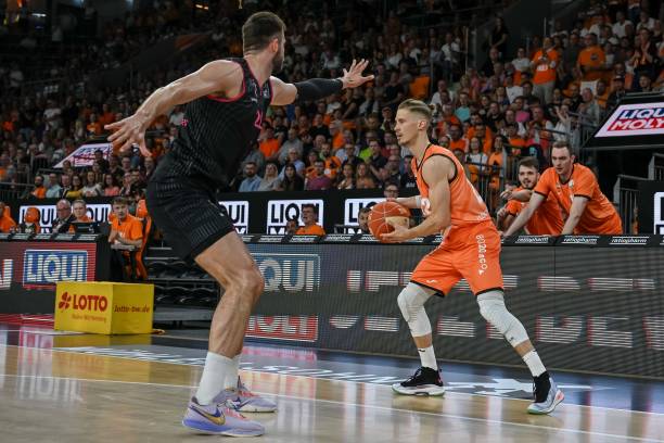 而自己在篮 而自己在篮